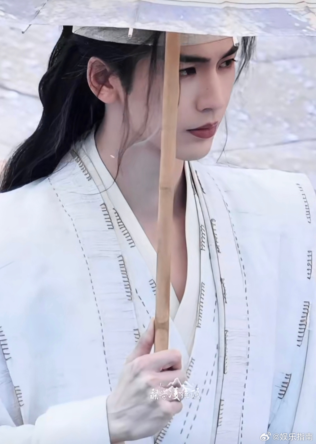 张凌赫归鸾，每次萧厉一撑伞神级路透就来了 应是天上谪仙人 