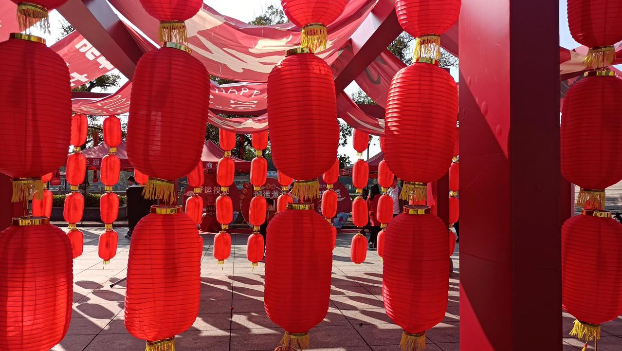 这个年终于过去了，对于一个容颜式微的中年女人来说，过年是恐怖的，没有期待的。
我