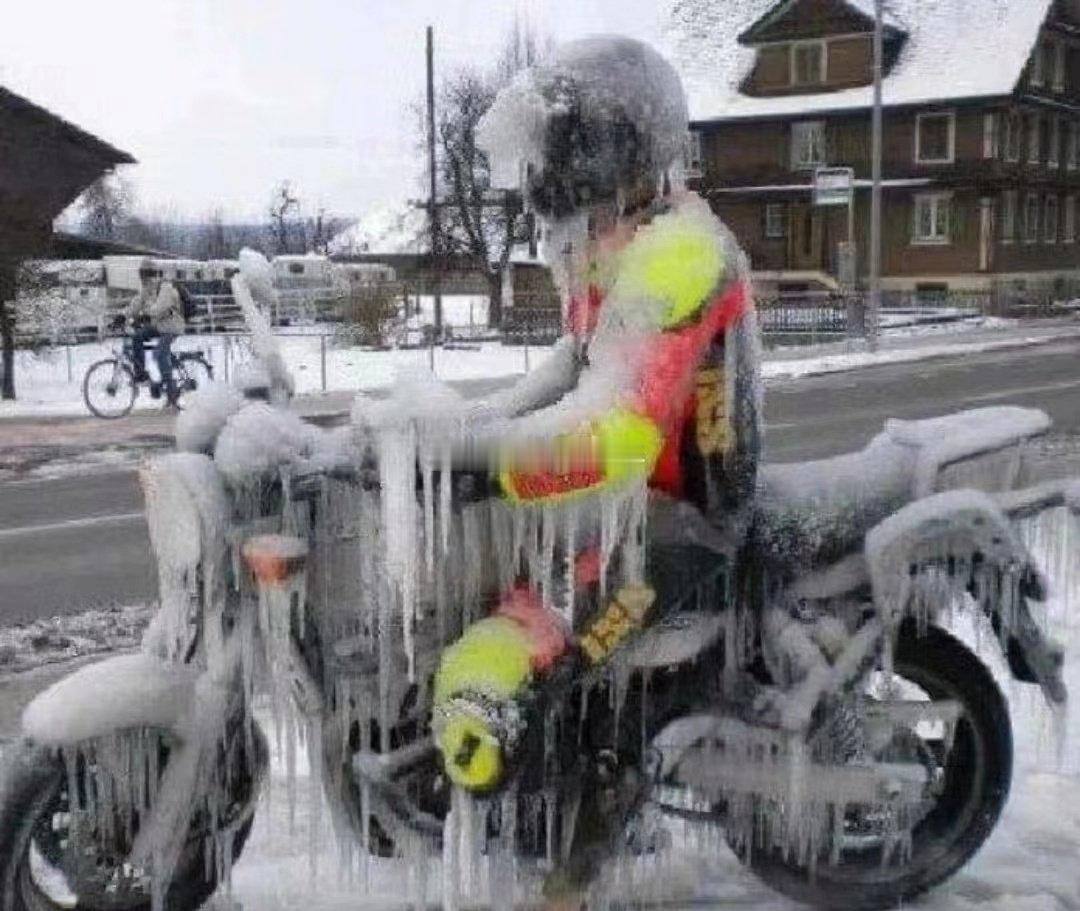 有几家二手车拍卖公司的前途不太乐观~~~已经处于那啥的边缘了！！！骗了这么多年，