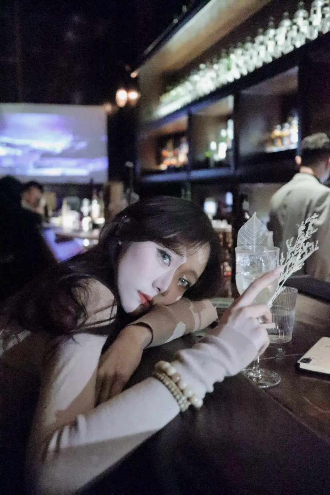 我教你写诗，你对他写思念，给我写抱歉