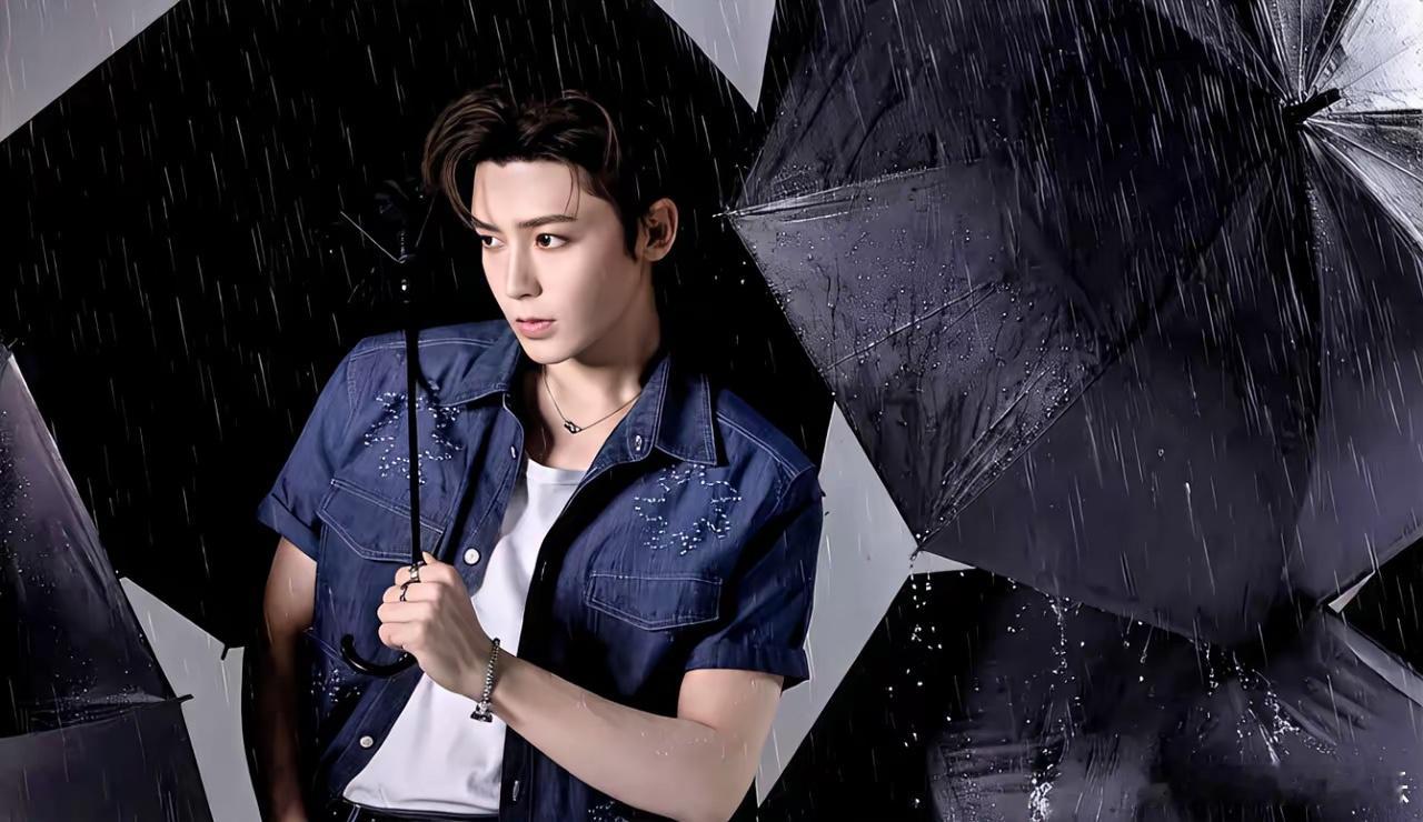 给檀健次做完“高定”演唱会，主办方换个名字给了侯明昊。倒计时猜歌、emoji气泡