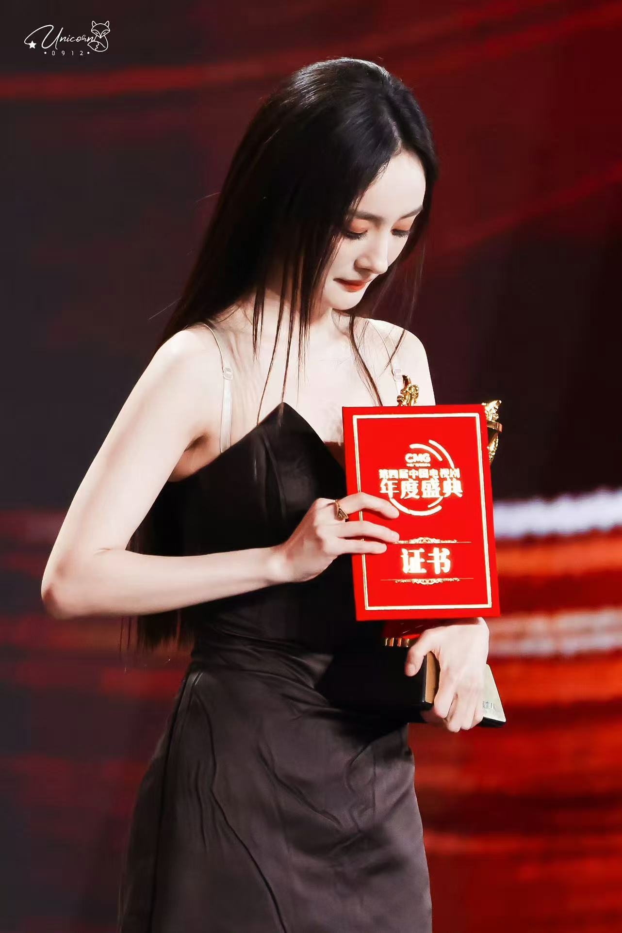 杨幂生万物最大奖微博QUEEN总台视后的《生万物》💥无论过去多久，好的作品，好