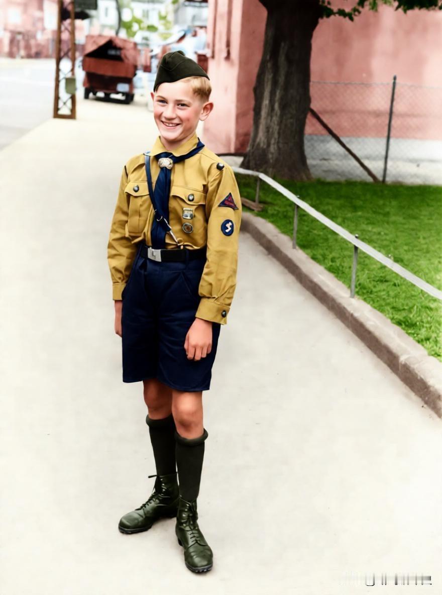 被绑架的一代：希特勒青年团

照片为一名“希特勒青年团”成员。

简单说，“希特