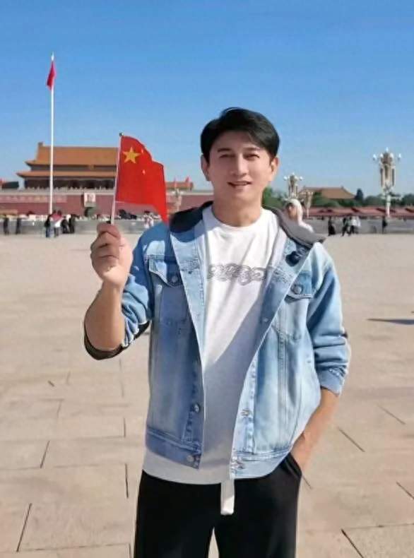 爱国何错之有？吴奇隆天安门举国旗活动被取消，国台办发声撑腰