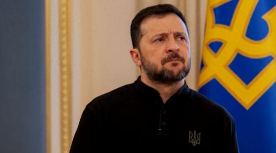 特朗普拒绝援助乌克兰，泽连斯基对华表态：中国不会让俄罗斯停战。
 
特朗普那边刚