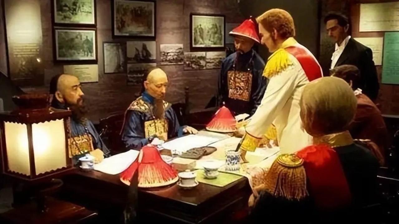 沙俄能从清朝割走百万国土，为何不拿更多？中国为何能保住雄鸡图。在清政府的末期，西