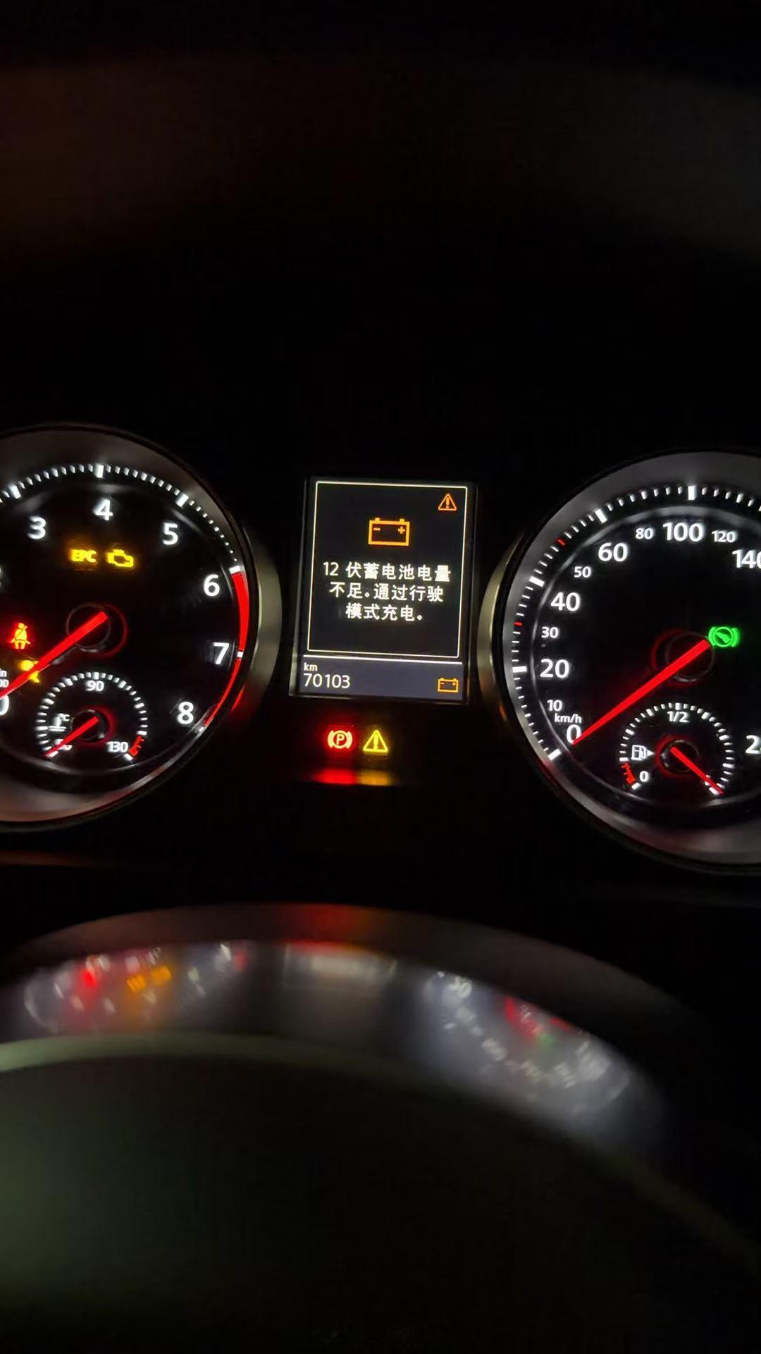 你们小电瓶能坚持几年？朋友跟我吐槽，他说小车原厂的能坚持个5-6年，第三方的小电