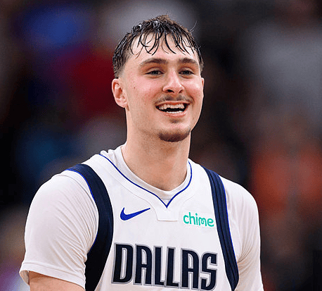 NBA那点事库珀-弗拉格在过去两场背靠背对阵洛杉矶双雄的比赛中发挥出色，成为NB