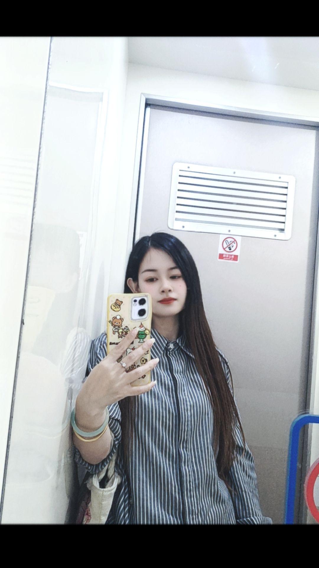 杀死知更鸟里有这样一段话：你永远不可能真正了解一个人，除非你穿上她的鞋子，走过她