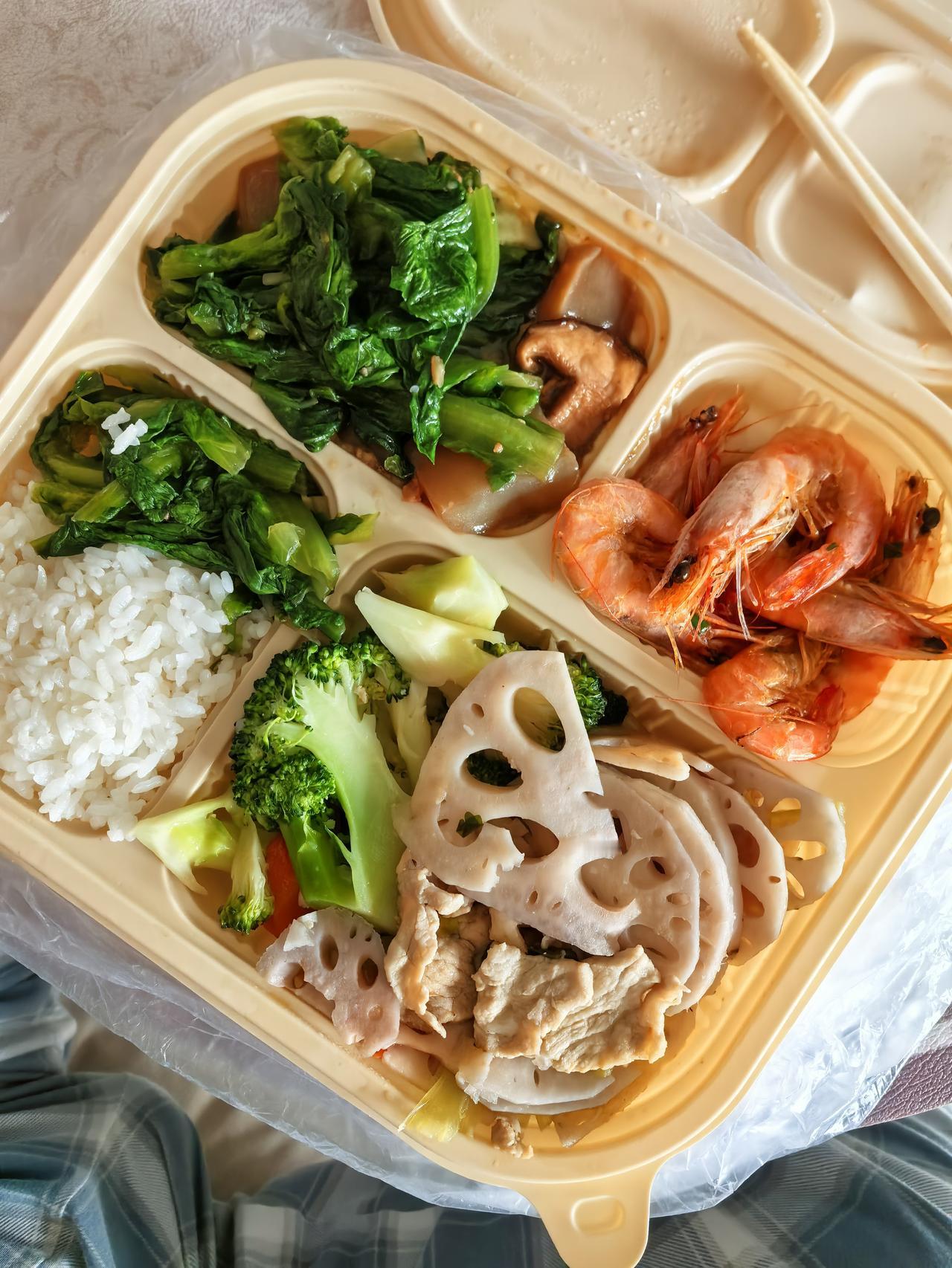 别扯别的，时代不同，观念就不同，社会风尚变化所致。😆😆

附图为深圳社区60