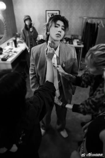 老外被蔡徐坤演唱会狠狠圈粉了蔡徐坤演唱会中场休息不到30秒 哇塞，蔡徐坤洛杉矶演