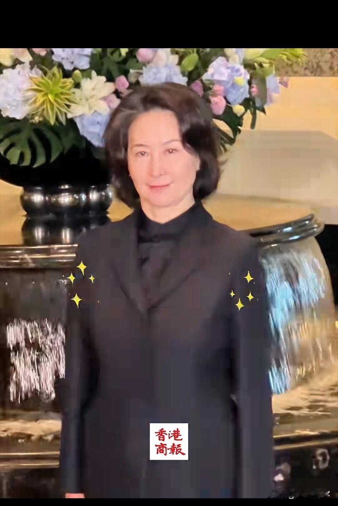 何超琼的人生，从来都不圆满。出身豪门、手握千亿商业版图，她是世人眼中的赢家，却也