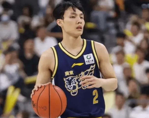 我跟你讲，广东半场仅 10 个篮板，落后山东 17 分，这表现真的离谱到没边！