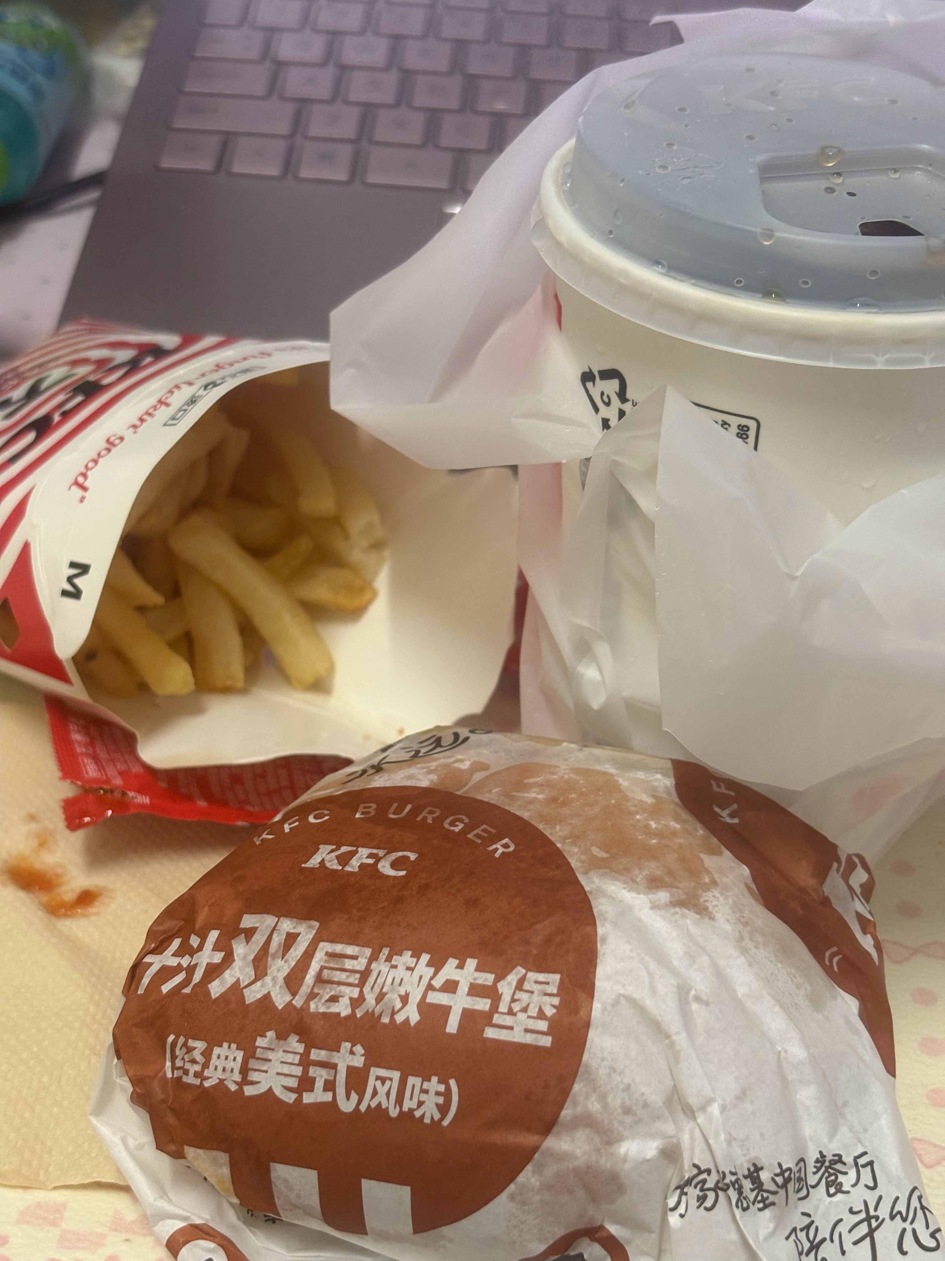 学校的肯德基自取等了我快40分钟[泪奔] ​​​