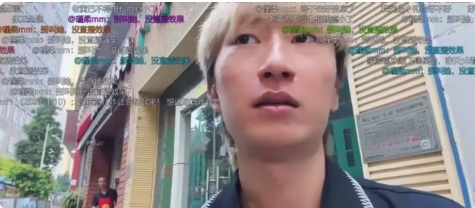 电棍户外直播买到假烟，争吵时不慎拍到店名，大量网友前去刷差评 