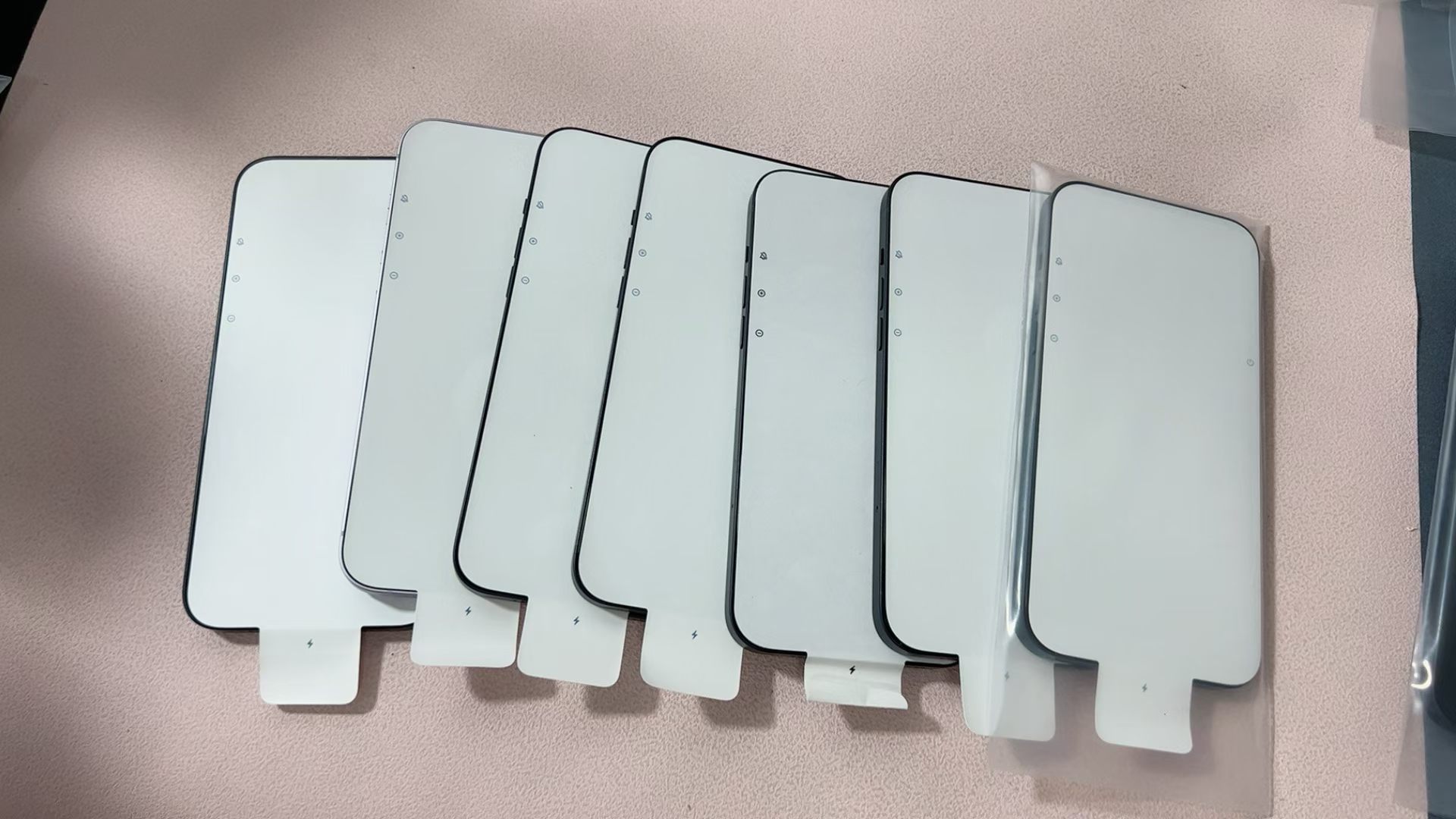 港版iPhone14  256G，库存新机未使用，还是出厂16系统巨魔，充电0次