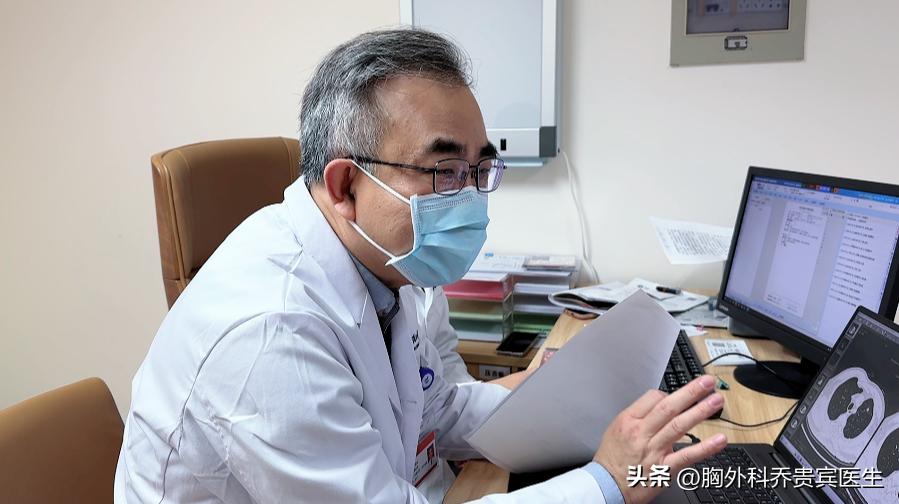 上周门诊来了对30多岁的夫妻，妻子刚做完肺结节手术一周。说起来挺让人心疼的，这姑