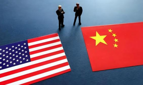 美国反华派认为，中国现政府跟清政府差不多，专制腐败，中国的所谓辉煌都是吹出来，中