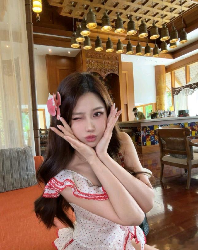 洋洋高锐（月亮姑娘·吗）◎秋呀……美梦都在晃晃悠悠特别是……走近她的世界◎最……