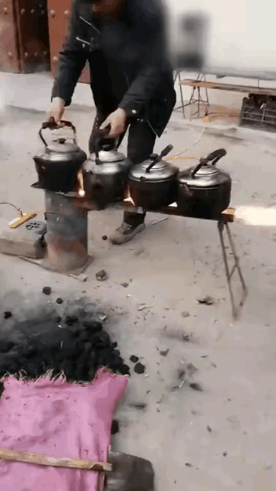 这是什么炉子，这样烧水的吗[捂脸]