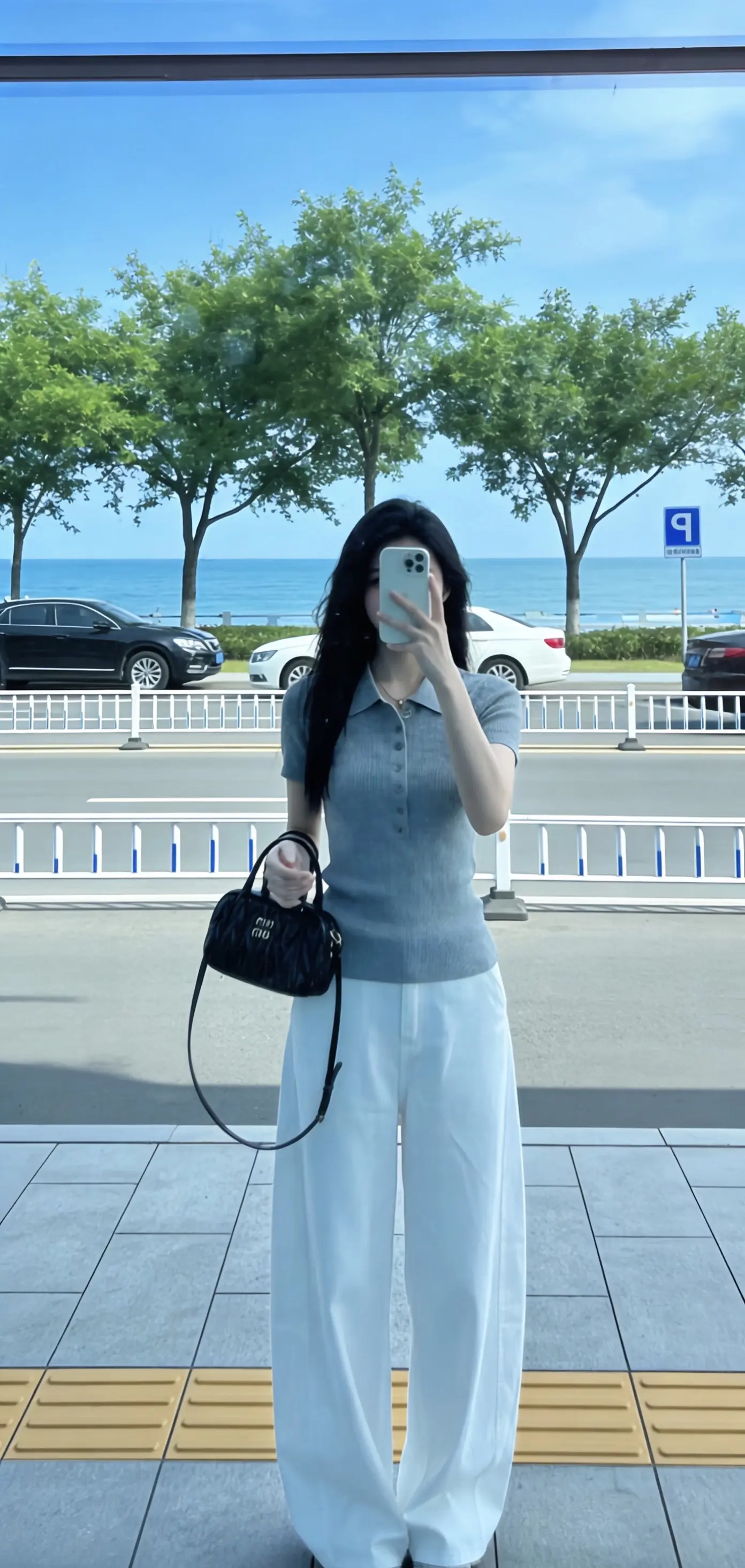 “突然有点心疼自己，明明什么都不图            最后却输的一败涂地…”