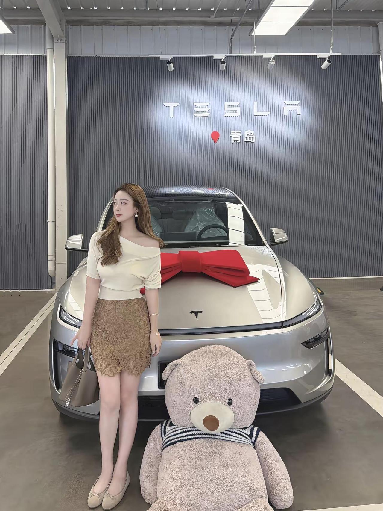喜提邪恶大鼠标特斯拉提车 特斯拉新车交付