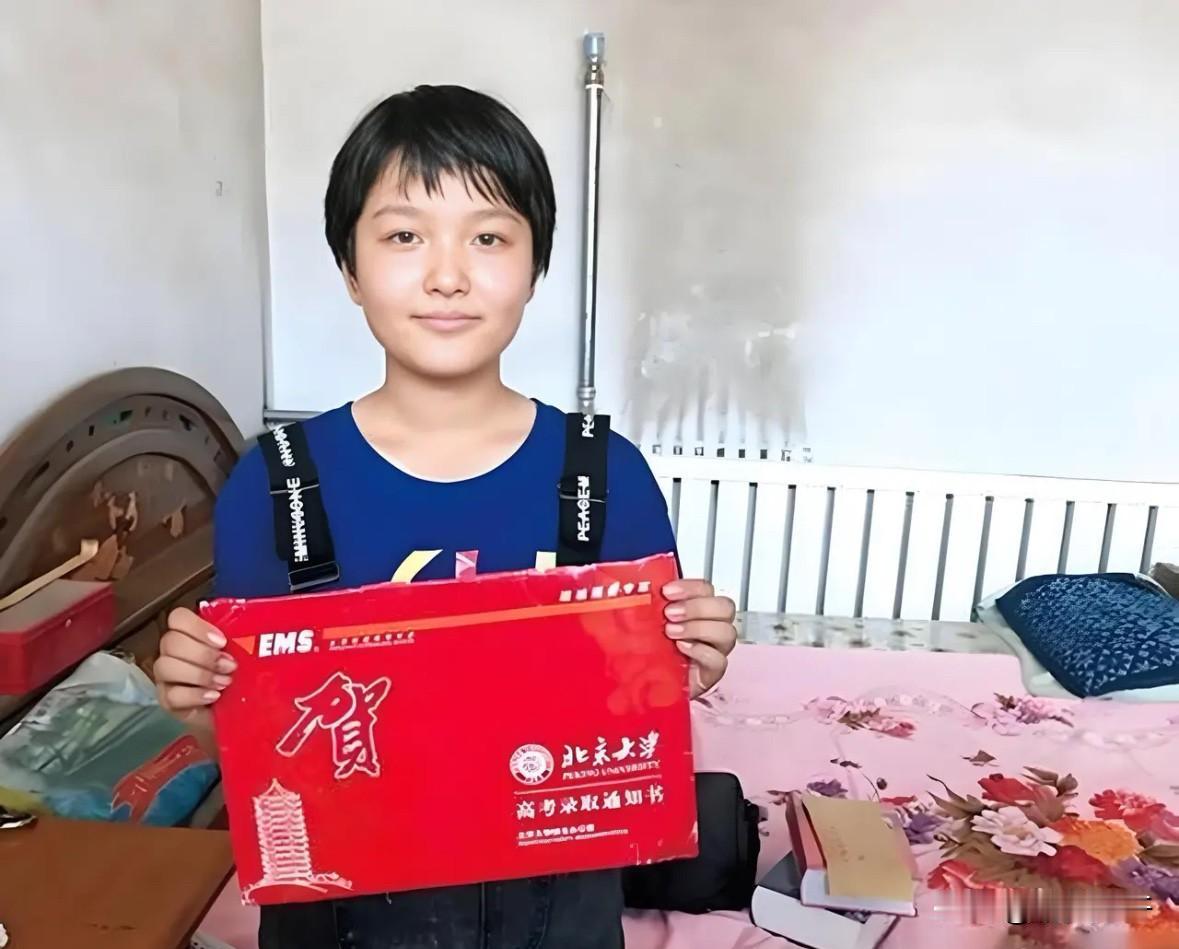 2018年，河北衡水一女孩高考707分，被北京大学录取，谁料，大二时，她竟然选择