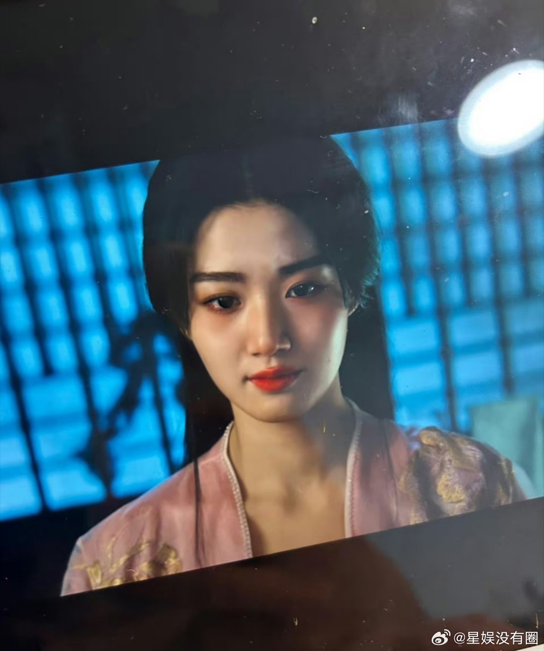 这是卢昱晓嘛？！怎么和路透的不一样啊。。。 ​​​