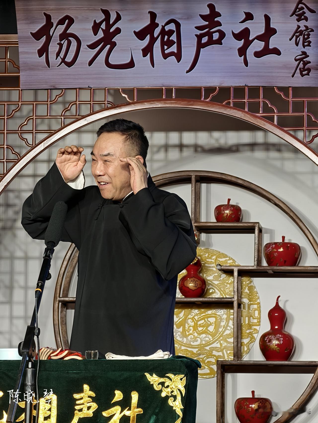 到天津必须听相声，走到古文化街口就看见杨光相声社，表演了四个节目，一个快板三个相
