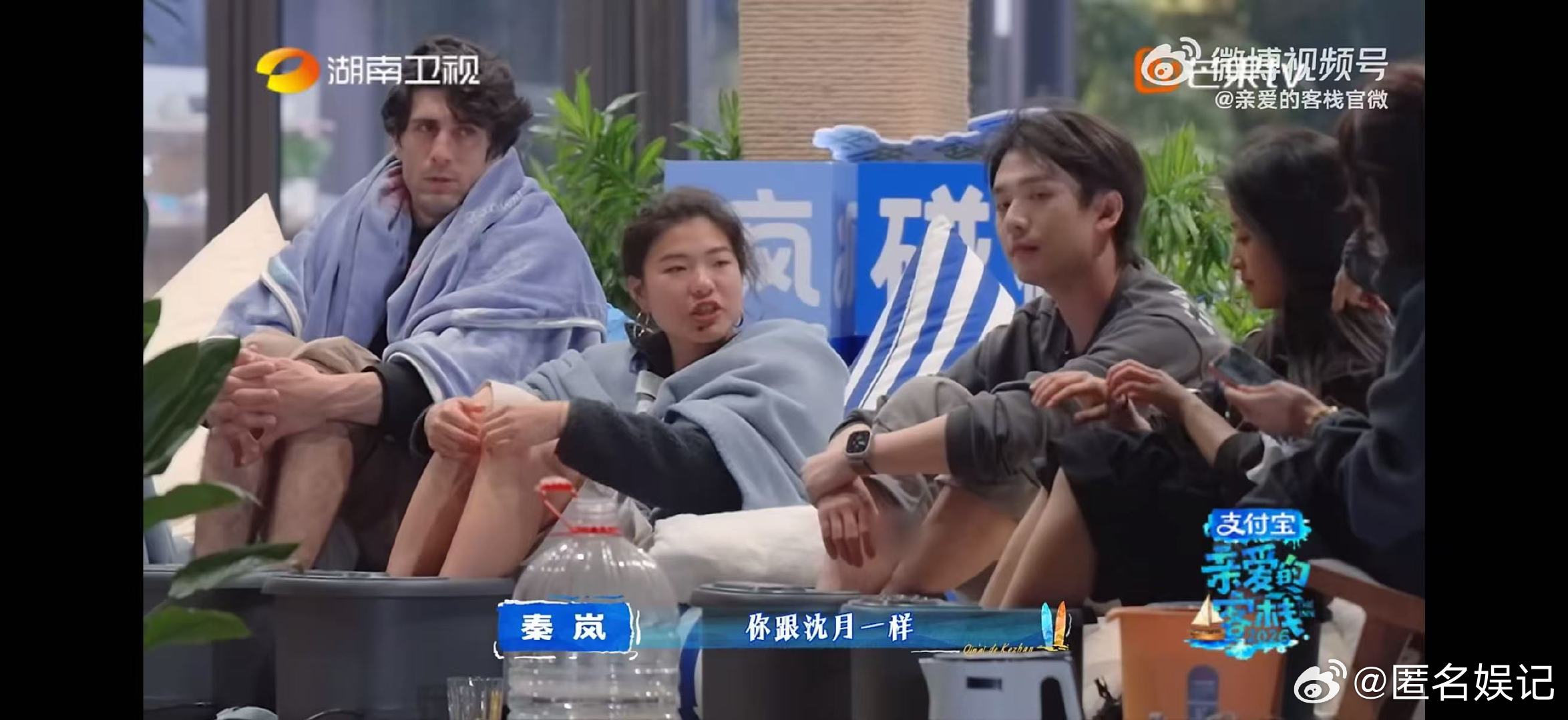 沈月认为自己不算漂亮亲爱的客栈秦岚毫不吝啬对沈月的赞美，一句确实漂亮，温柔又有感