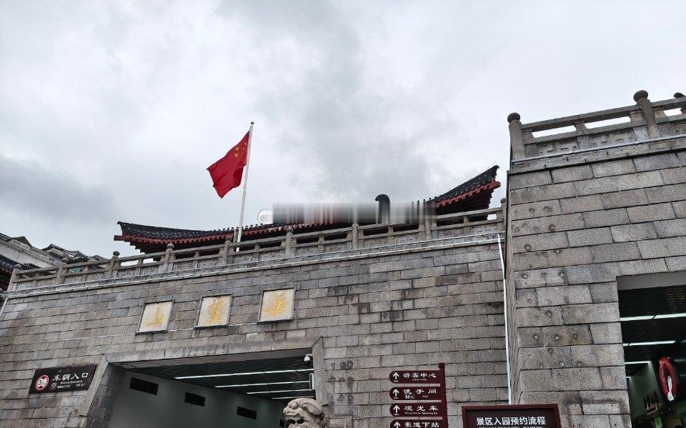上次来长沙没和去成岳麓山，这次去一趟  ​​​