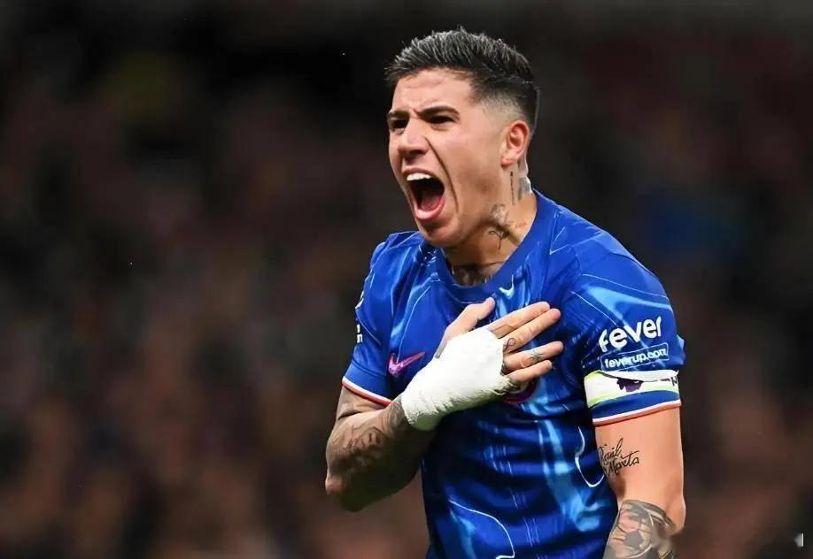 【切尔西1-0利兹联晋级决赛，恩佐头槌破门!】在北京时间4月27日凌晨结束的足总