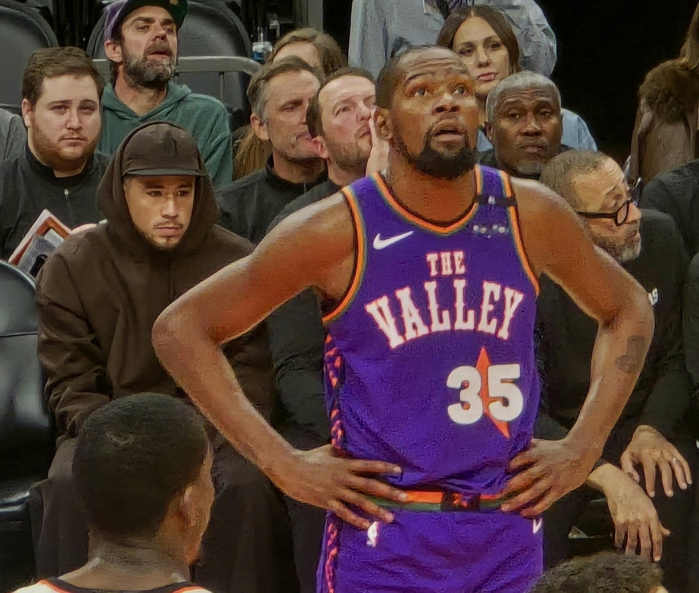 谈及NBA收视率下降的话题，杜兰特：“我很重视这件事，而且我一直在思考，为什么人