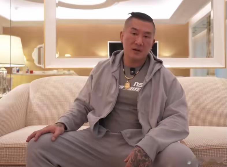 支持馆长，不支持馆长的，都沉默了！大家发现没？馆长已经上头了！现在的他仿佛有了一