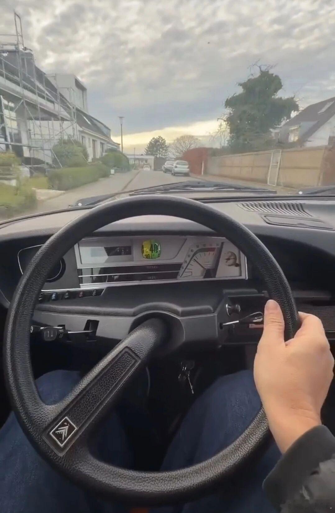 法国式的浪漫有时候体会不了，光帅、光“超前”就完事了？气囊靠边站经典老车我与汽车