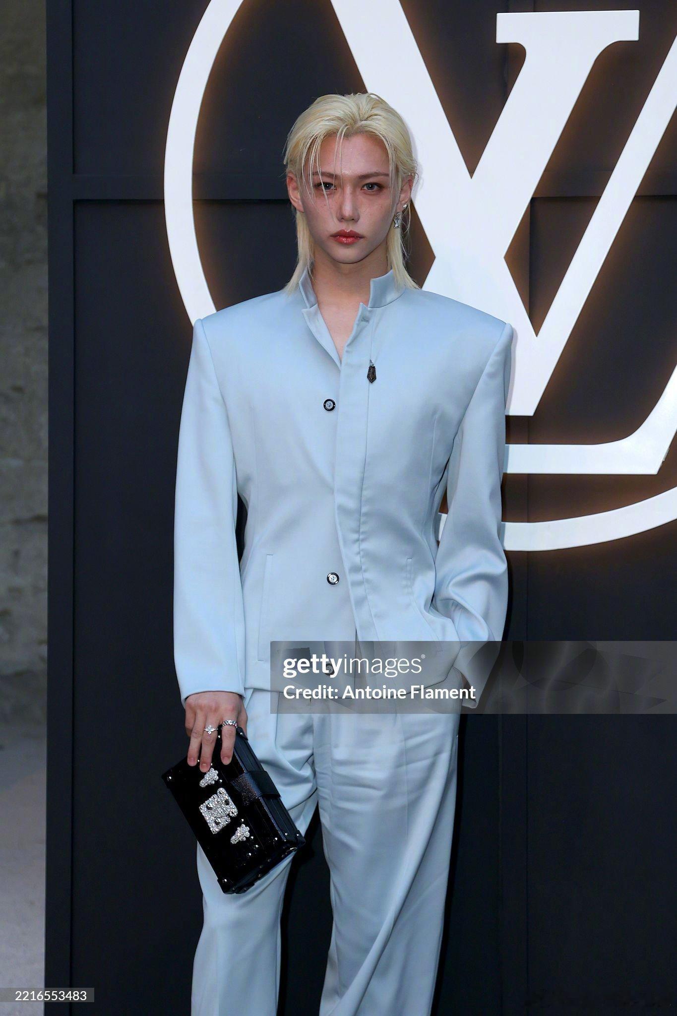 李龙馥LV2026早春度假系列时装秀生图造型他这个雀斑妆是每次化的还是本身就有啊