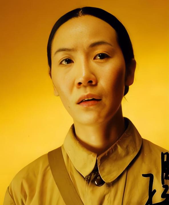 [微风]中国最丑女演员”杨青，在北影面试时，被考官说长得丑，她以为没戏了，谁知考