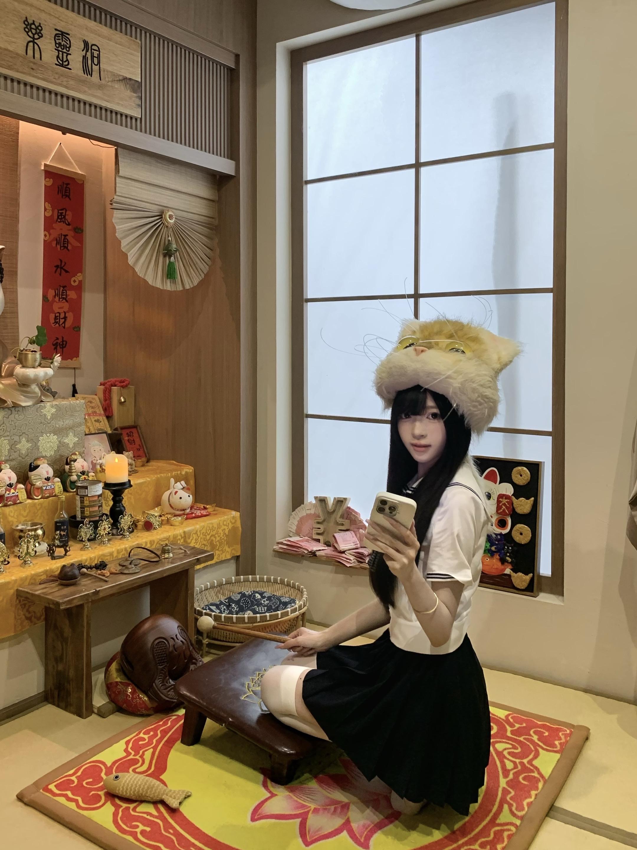 拜见猫猫大人ฅ(^ > ω < ^)
