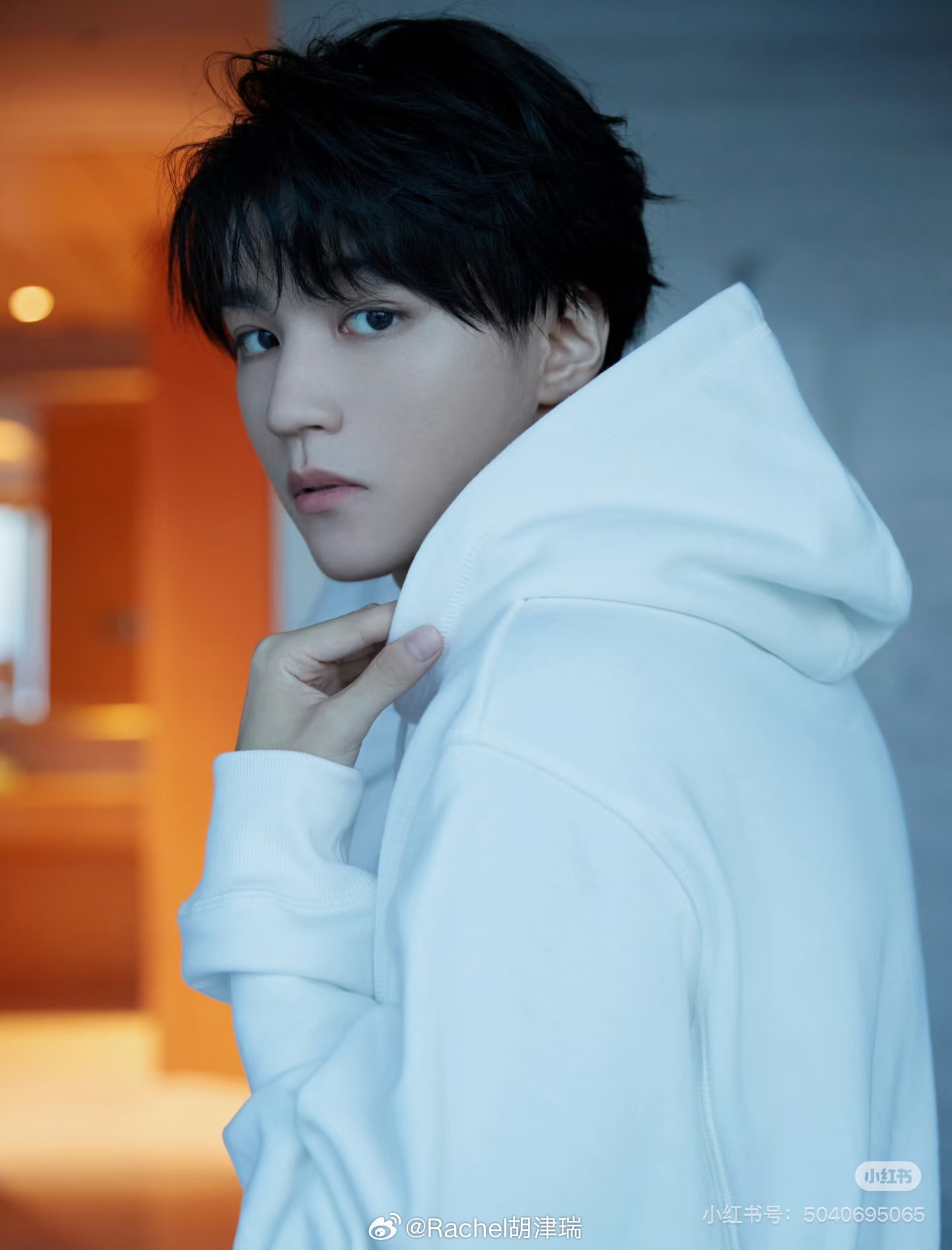 透着一股韧劲儿和倔强 从小帅到大啊 