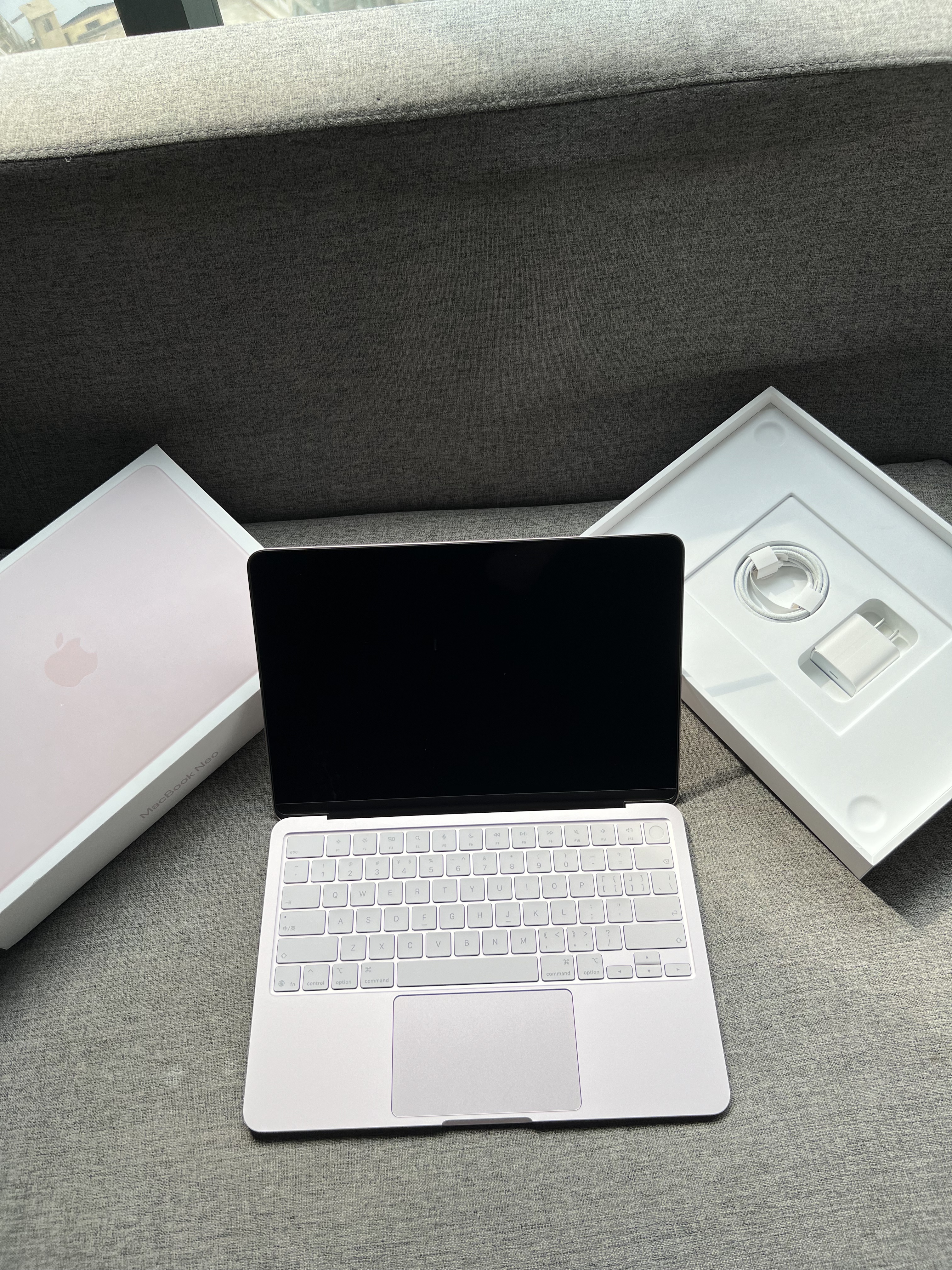 MacBook Neo 13寸 8+512G 国行 粉色，仅拆封未激活，全国联保