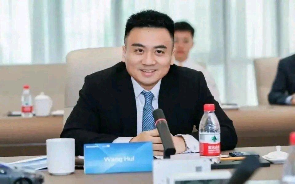 阿维塔06这次可真是“火出圈”了，不过这火出得太闹心。10月5日福建宁德一海滨停