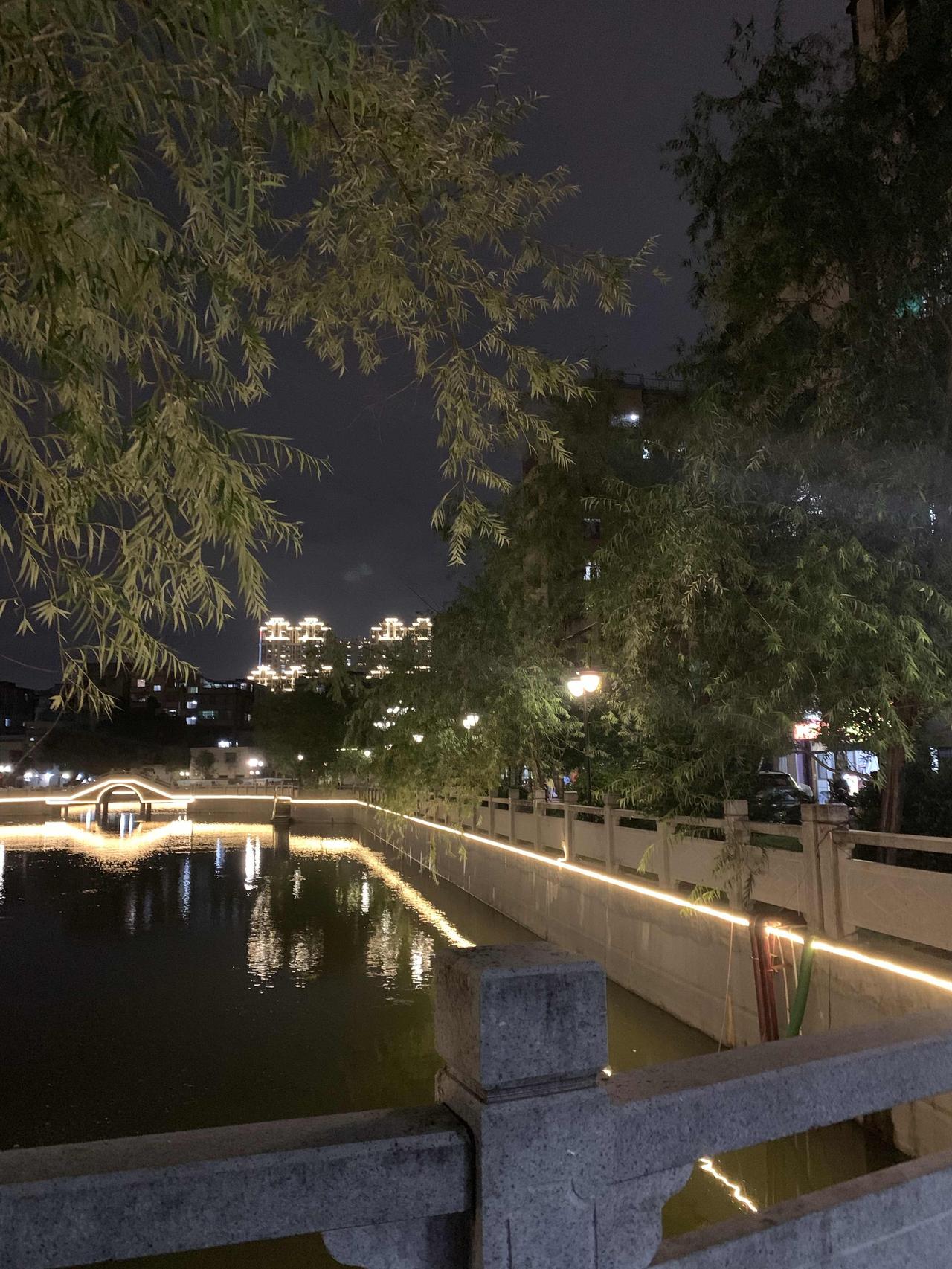昔日贫民窟，今日风景村。这里是广东汕头东墩乡里的东墩大池，以前这里是村里的水塘，