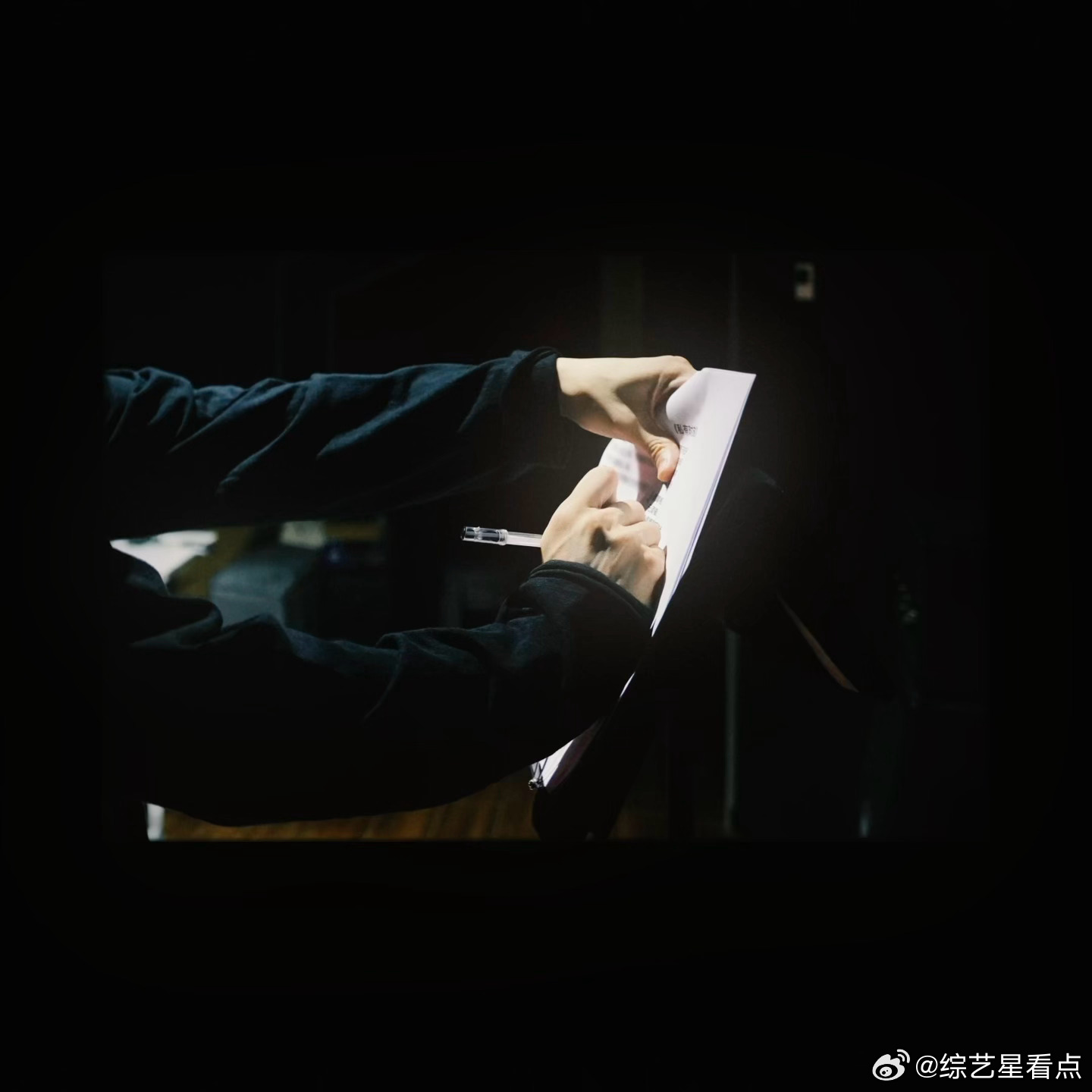 曾舜晞私有时刻录音室live曾舜晞私有时刻录音室live，认真创作的小晞好帅啊，