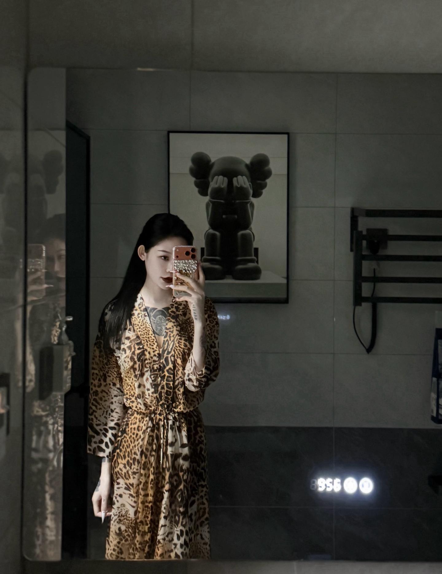 你总好奇我是一个什么样的人 我是那个边哭边搞定所有事的可爱女人