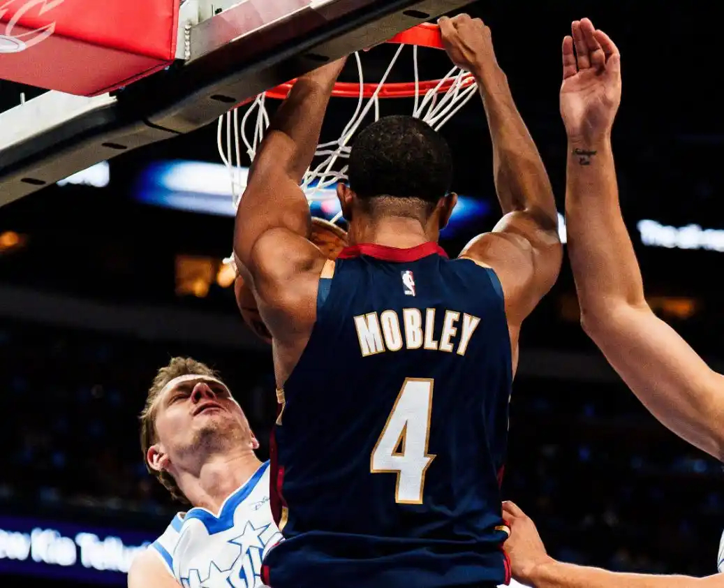 北京时间3月12日上午，骑士队客场对阵魔术。经过激战，骑士122：128不敌对手