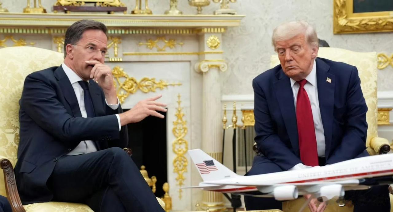 面对爸爸，吕特也是欲言又止啊！[偷笑]
特朗普在“真实社交”平台上发文写道：我与