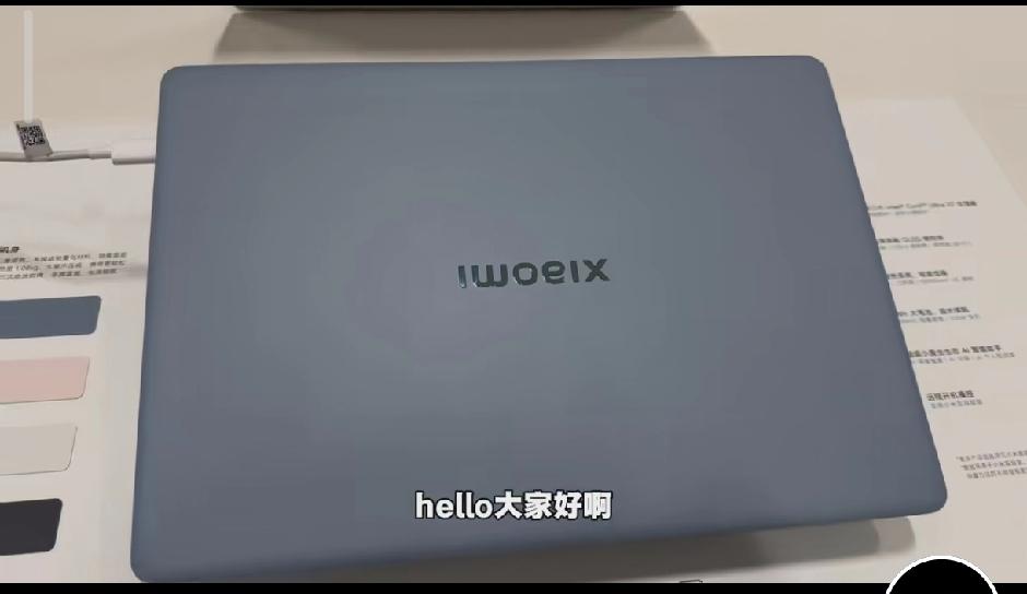当然当时小米体验店里面只有唯一的一台小米笔记本，还是白色的，银色的或者其他颜色的