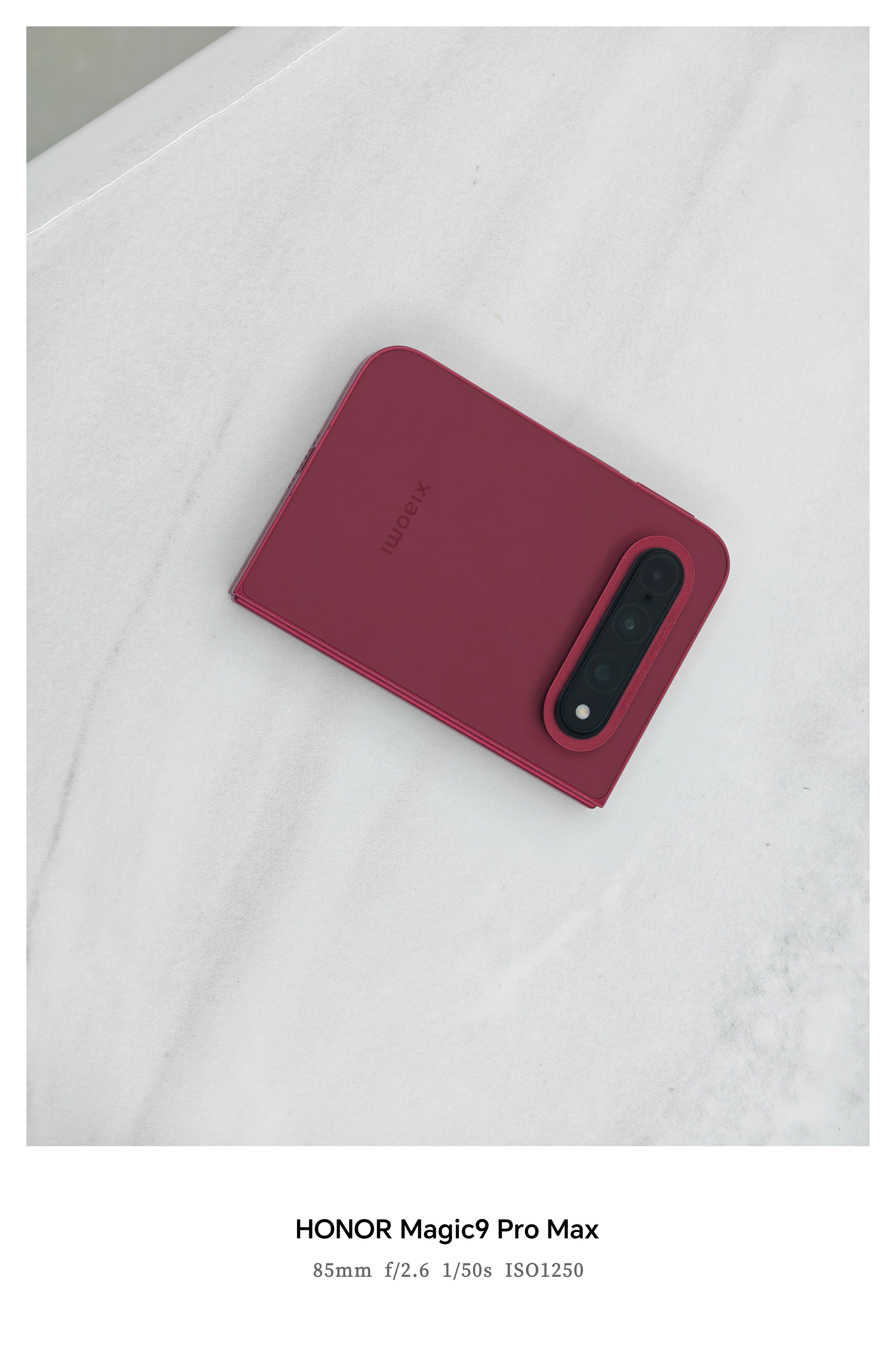 今天拿着小米18 Fold去吃米线，然后旁边一个小哥哥说，哥你拿的是iPhone