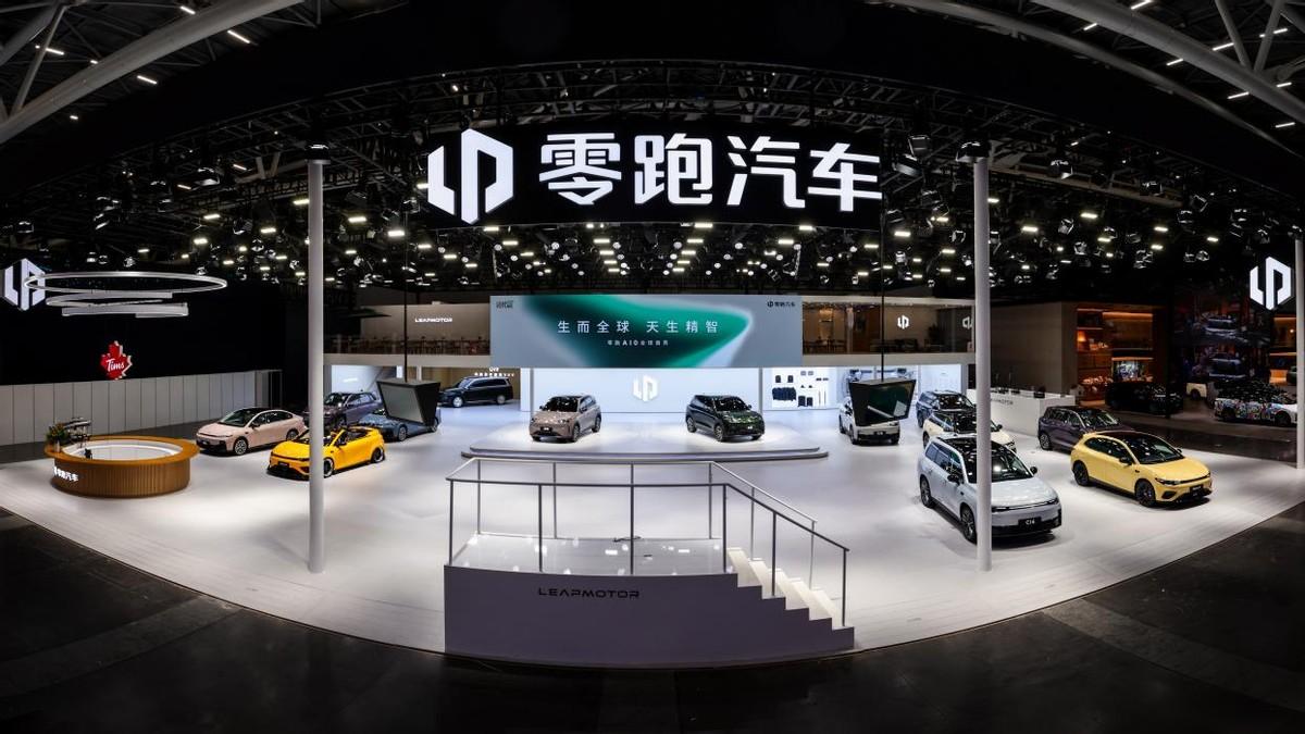 传统头部车企要注意了，零跑明年年销或将超过百万！
广州车展正在如火如荼举办，零跑