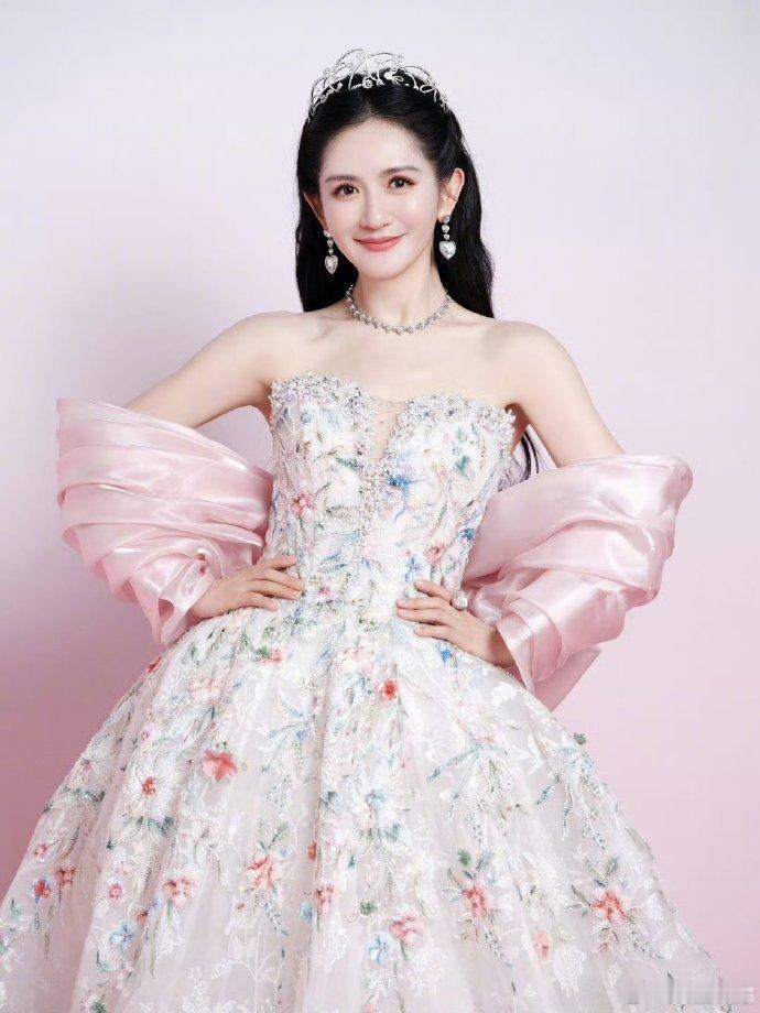 谢娜回应抚养权归何炅还是李小冉本来以为只是搞笑调侃，深入一看全是多年沉淀下来的情